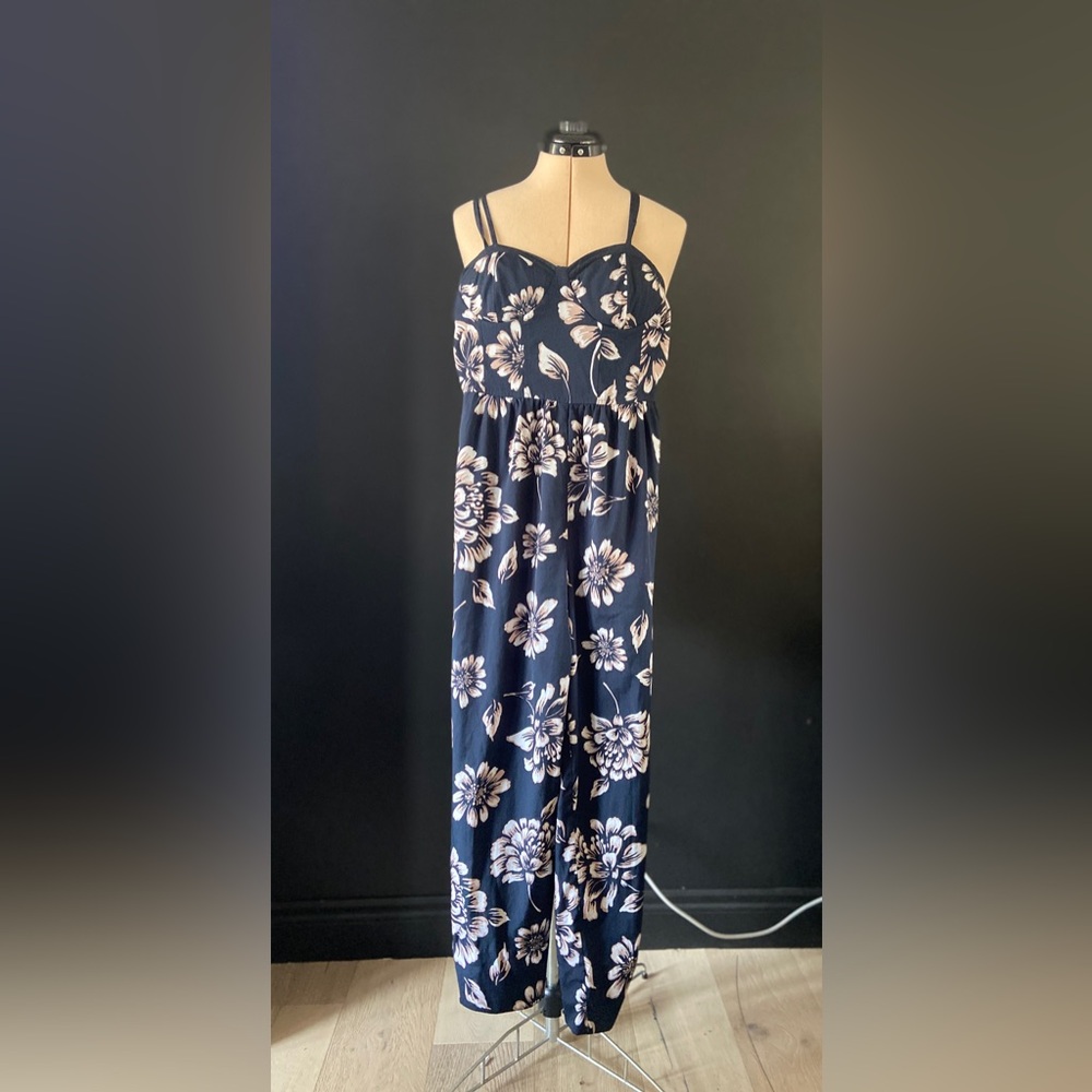 Floral romper in Navy , White and pink size medium